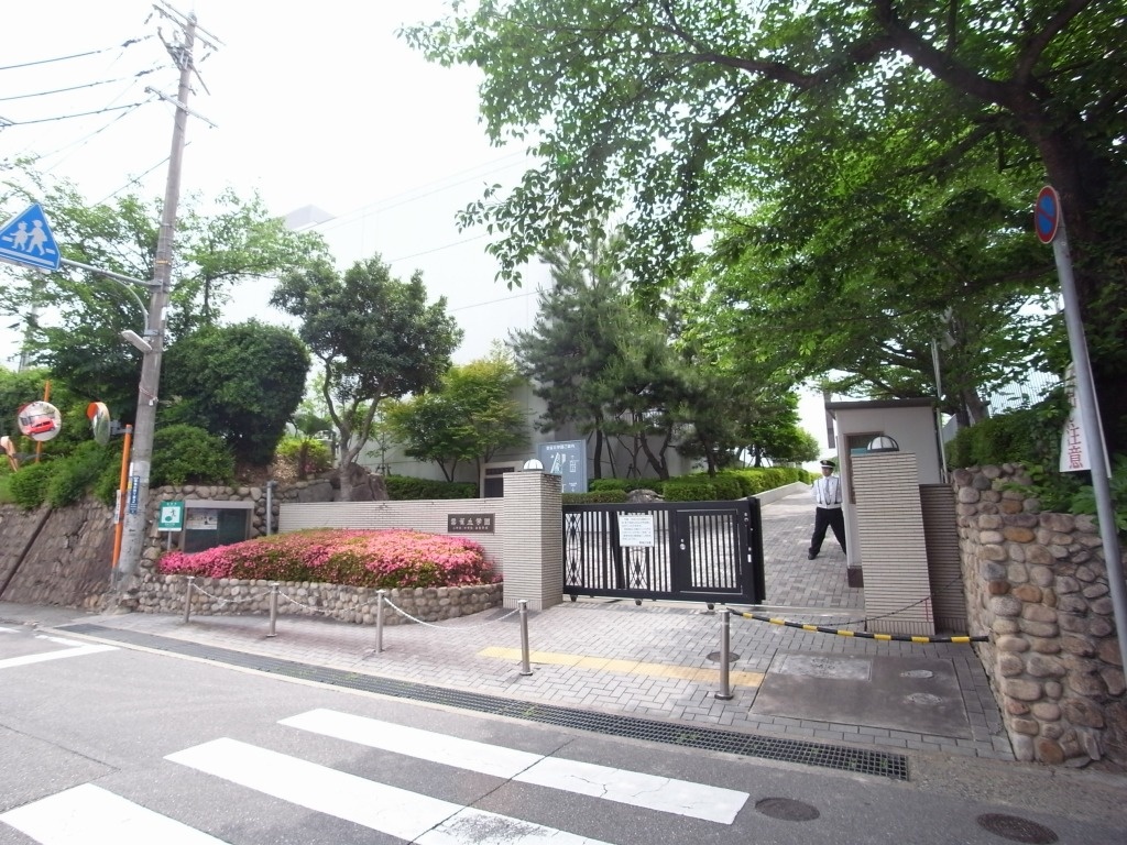 雲雀丘学園小学校まで699m (徒歩9分) 写真21