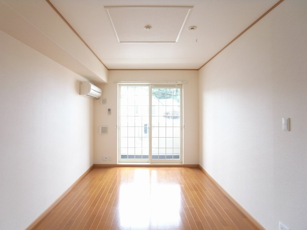 リビング 別の部屋の写真です。 写真3