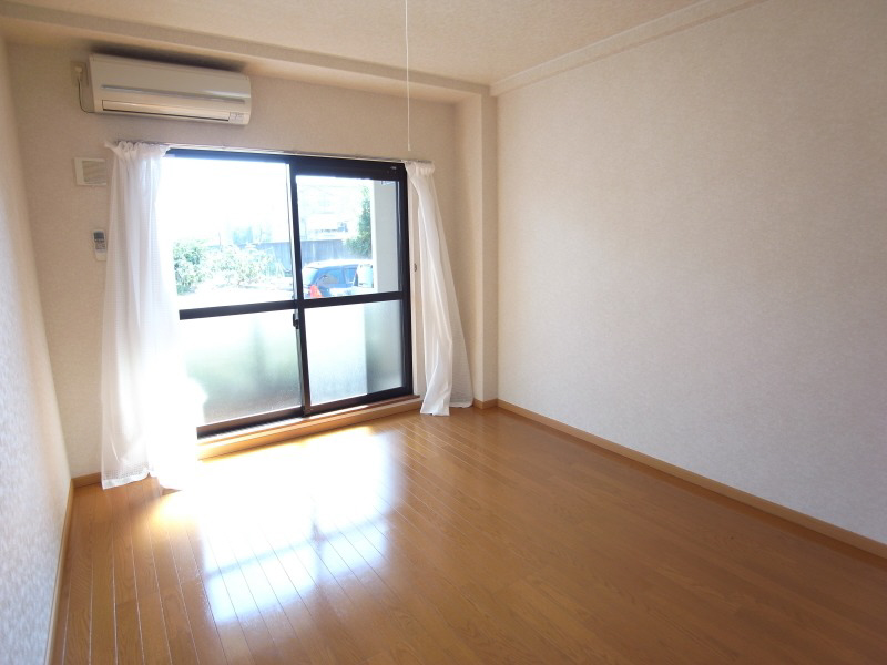 居室 ※反転タイプの間取写真です。 写真3