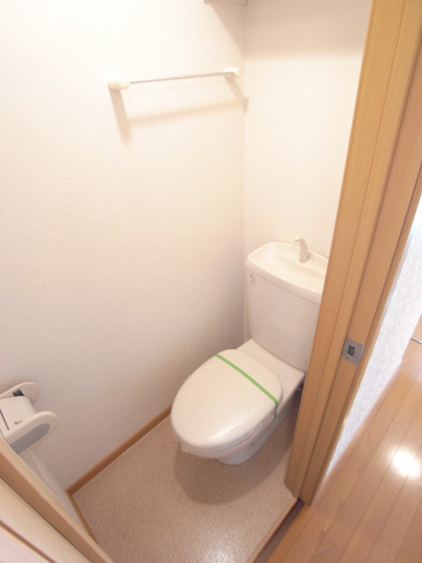 トイレ ※反転タイプの間取写真です。 写真8