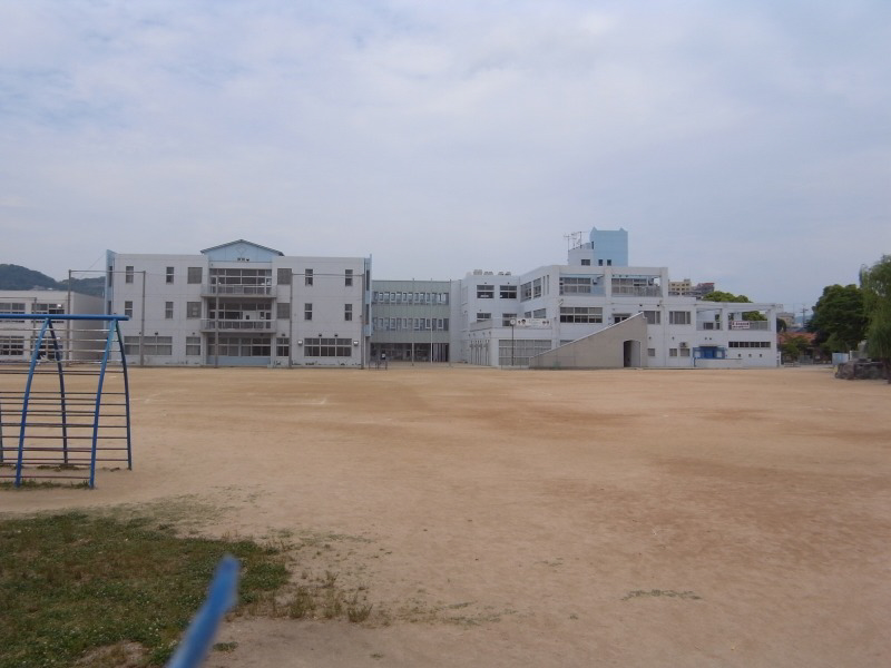 川西小学校まで718m (徒歩9分) 写真21