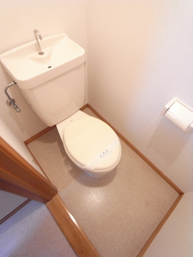 トイレ 別の部屋の写真です。 写真11