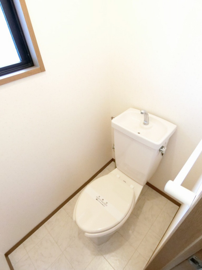 トイレ ※別の部屋の写真です。 写真8