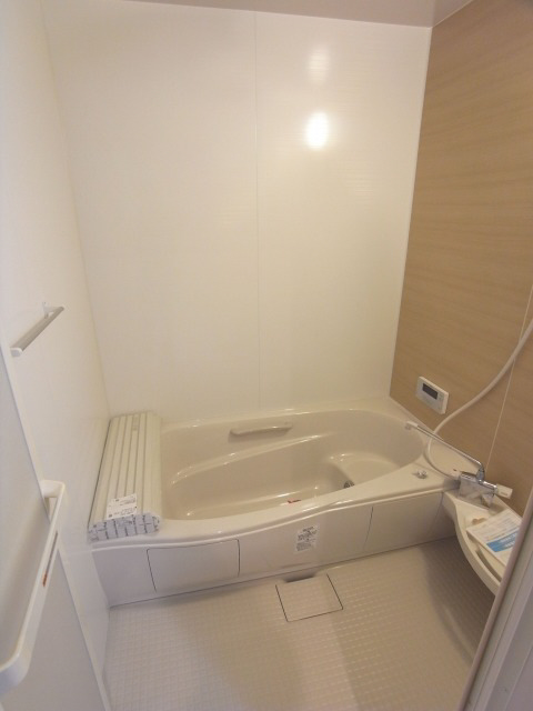 バス 賃貸では珍しいとても広いお風呂 写真7