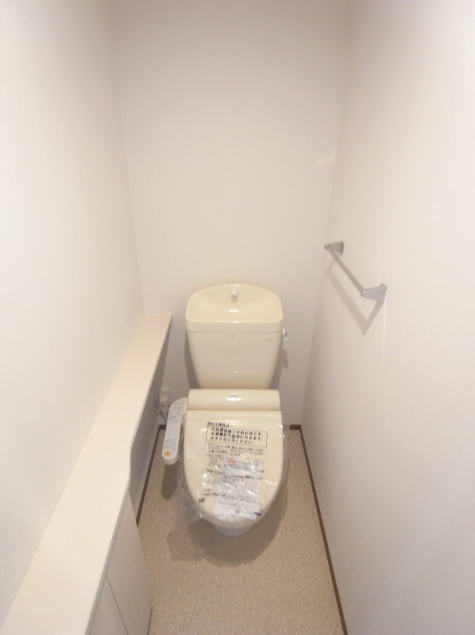 トイレ 別の部屋の写真です。 写真8