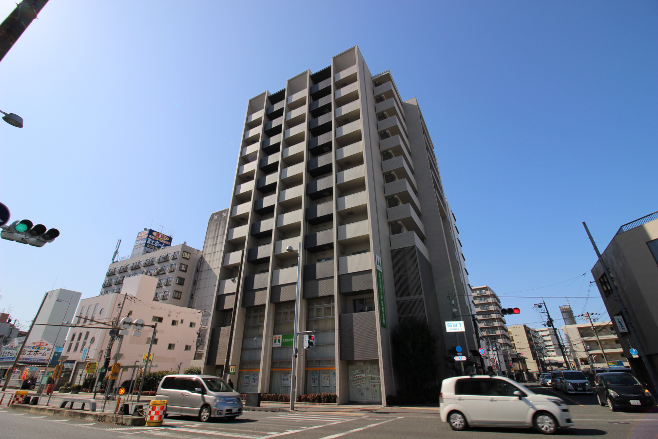 グランルージュ城東