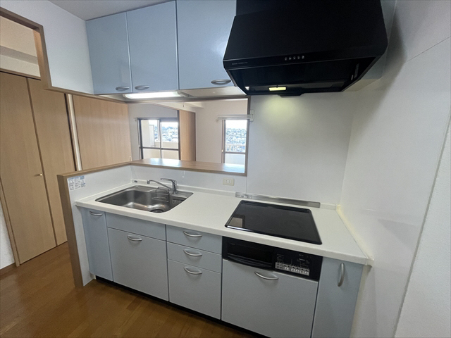 キッチン IHシステムキッチン!天板は人造大理石☆ 写真3