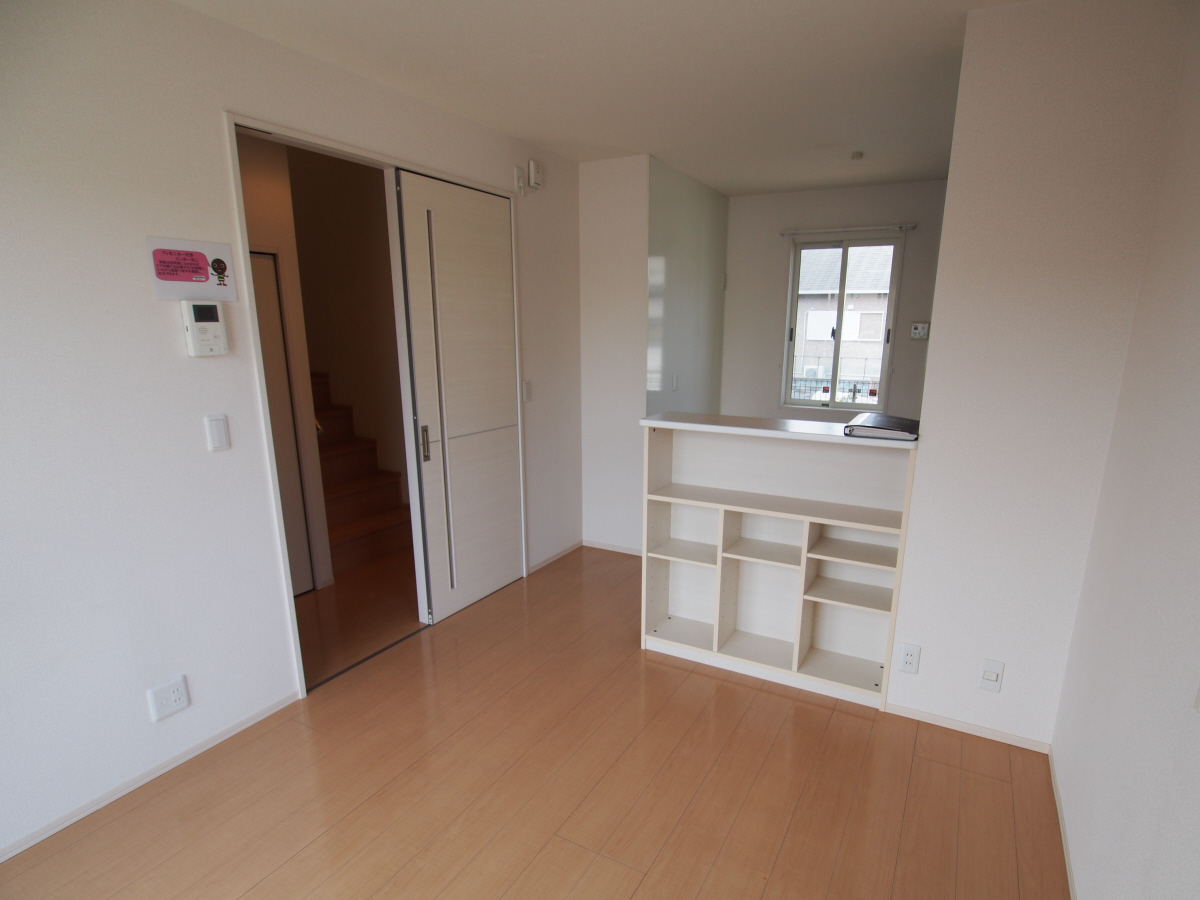 リビング 反転タイプ【102】 写真2