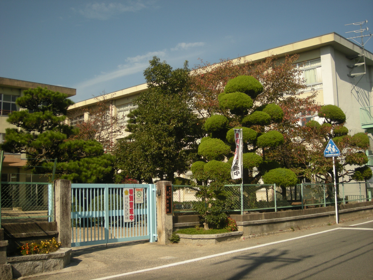 平城小学校まで124m (徒歩2分) 写真21