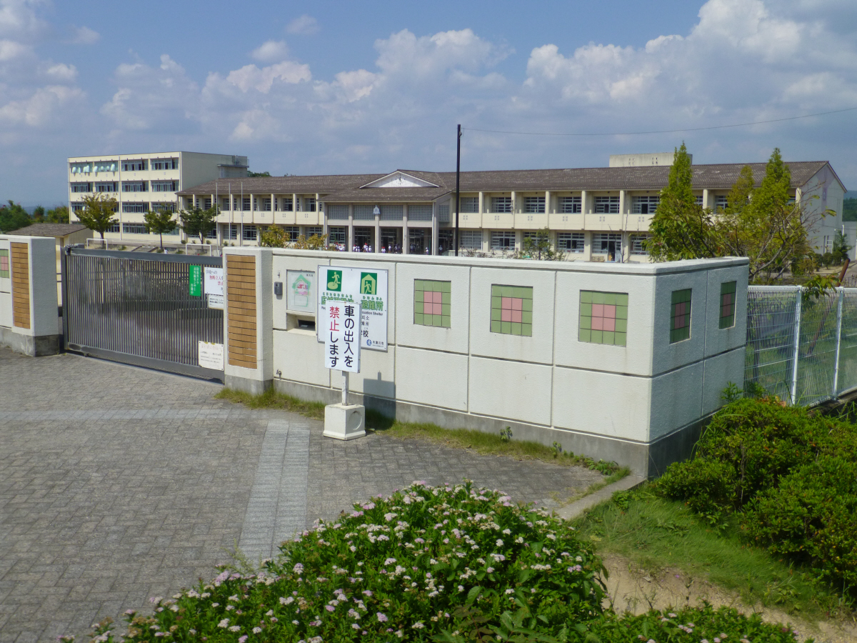 梅美台小学校まで200m (徒歩3分) 写真21