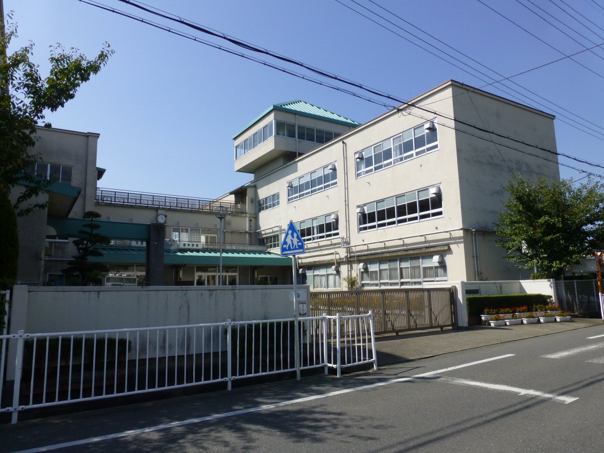 南中学校まで1470m (徒歩19分) 写真22