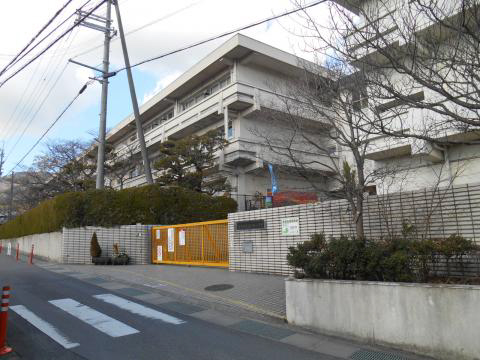 生駒南小学校まで707m (徒歩9分) 写真21