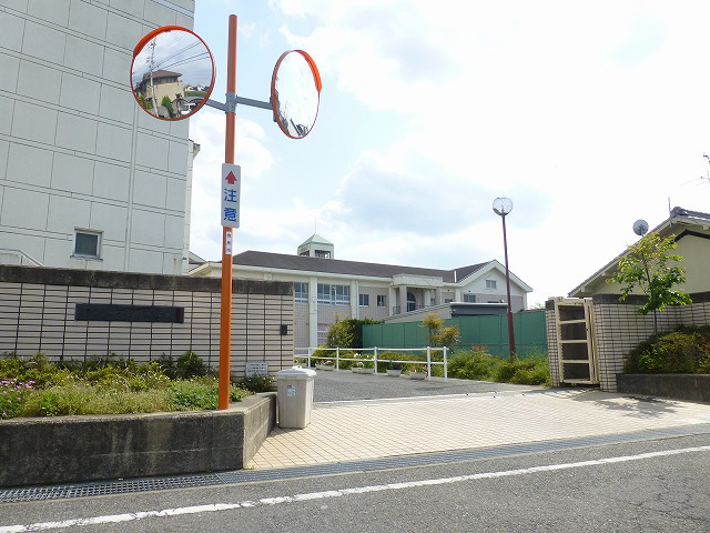 佐保川小学校まで350m (徒歩5分) 写真21