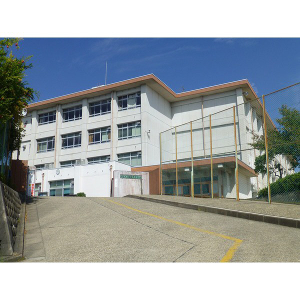 富雄南中学校まで275m (徒歩4分) 写真22