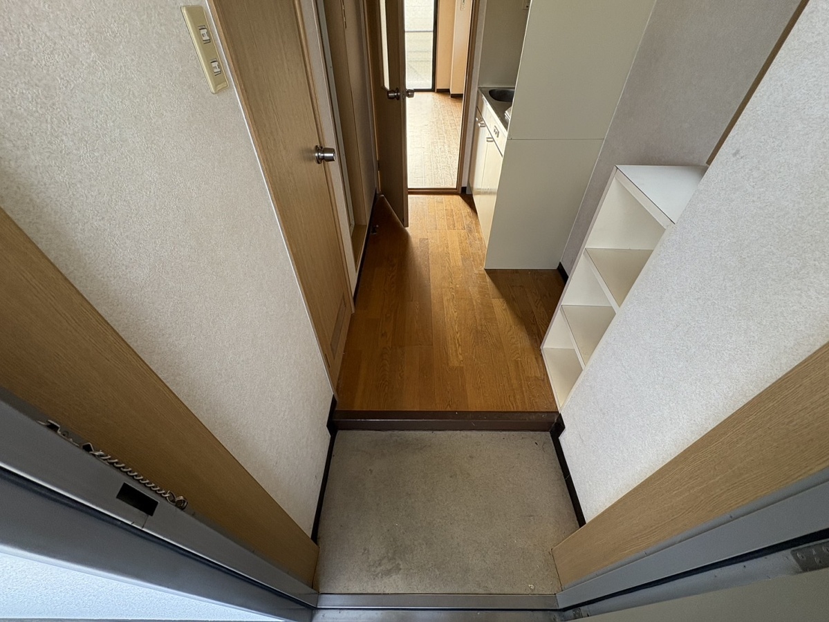 玄関 ※301号室の写真です。 写真12
