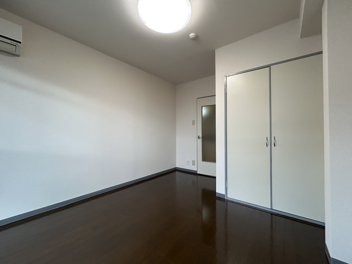 リビング 301号室の写真です 写真3