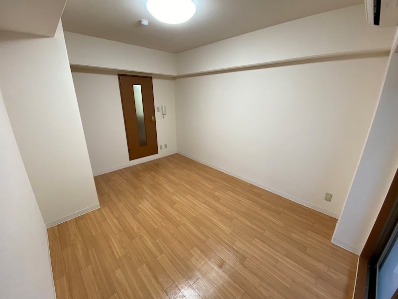 リビング 別部屋の写真です 写真3