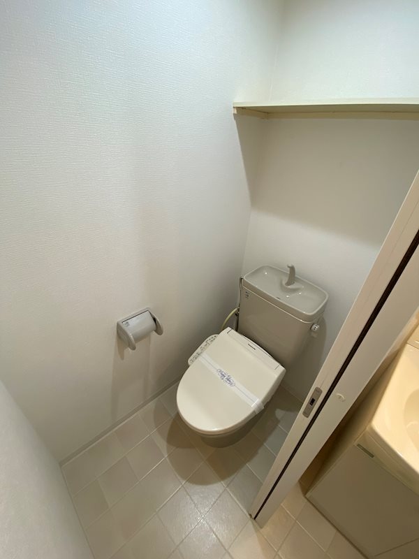 トイレ 別部屋の写真です 写真10