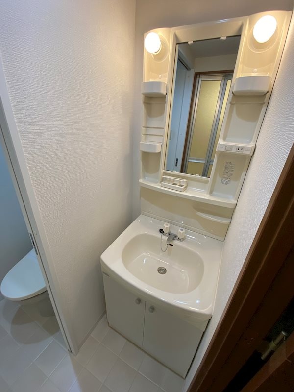 洗面所 別部屋の写真です 写真7