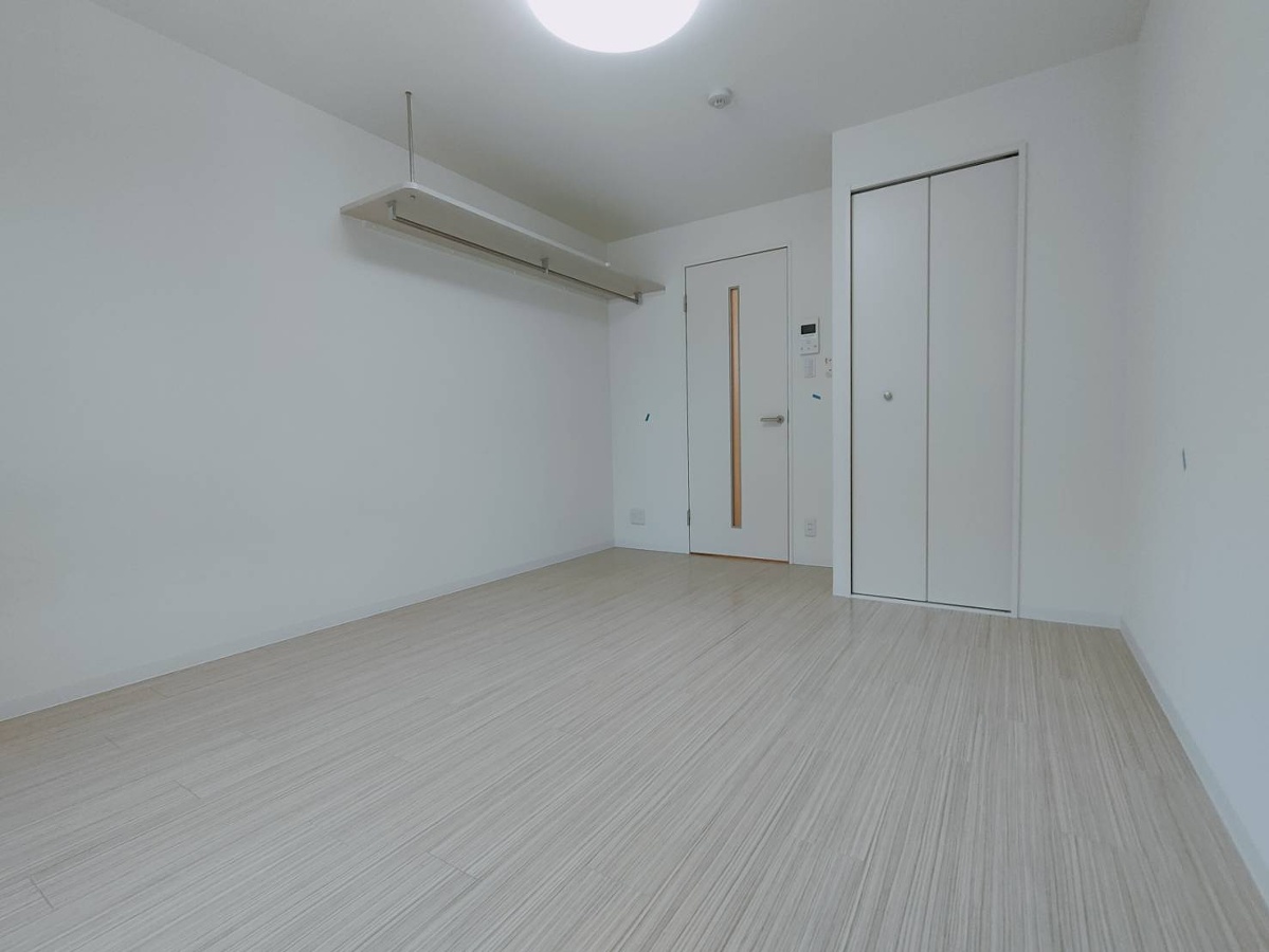 リビング 204号室の写真です 写真3