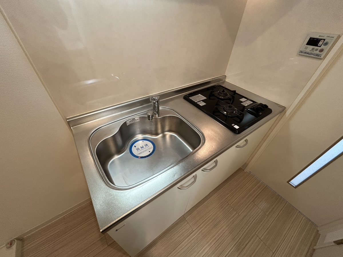 キッチン ※写真は別室(反転) 写真5