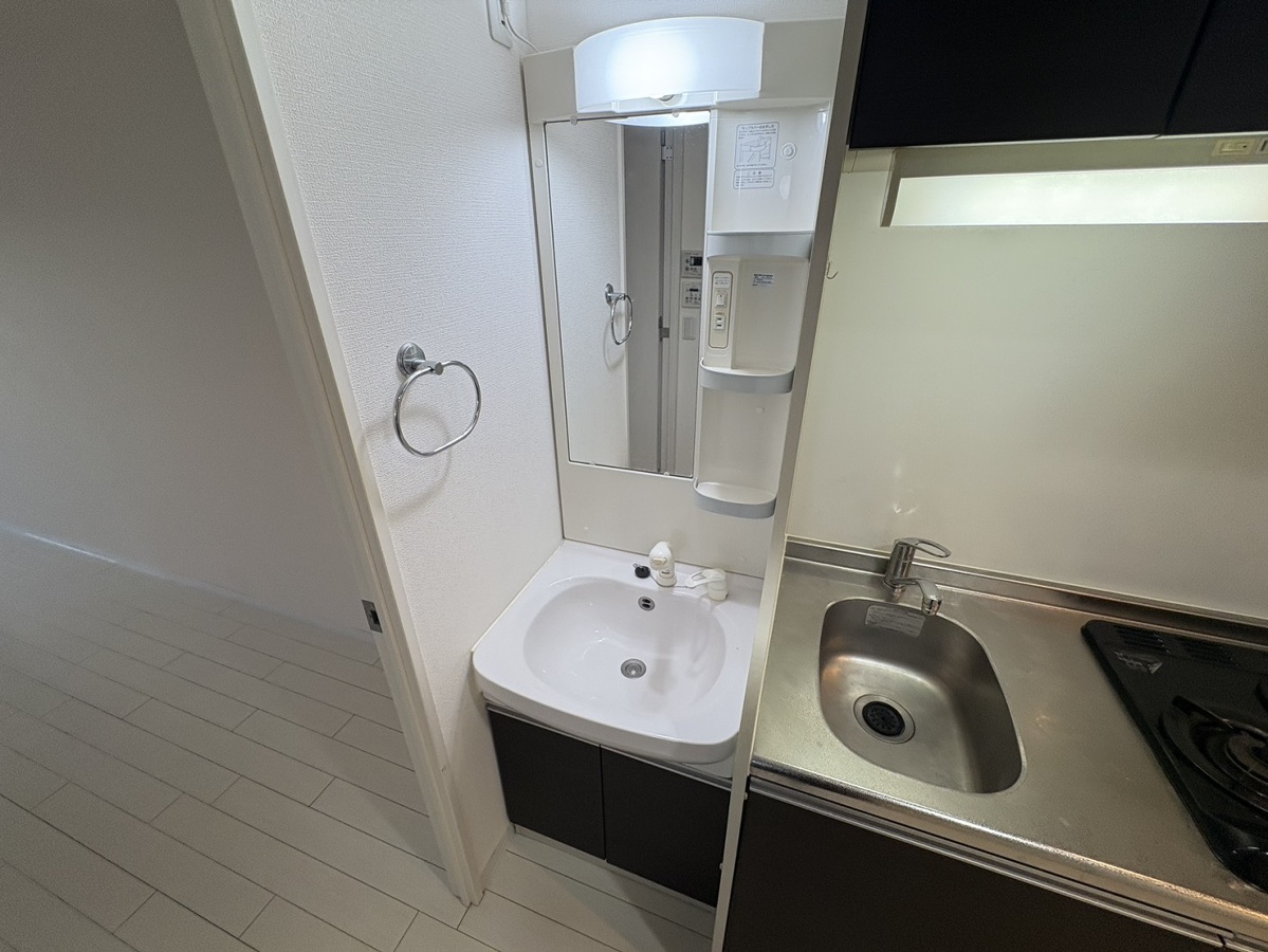 洗面所 404号室(反転)の写真です 写真14