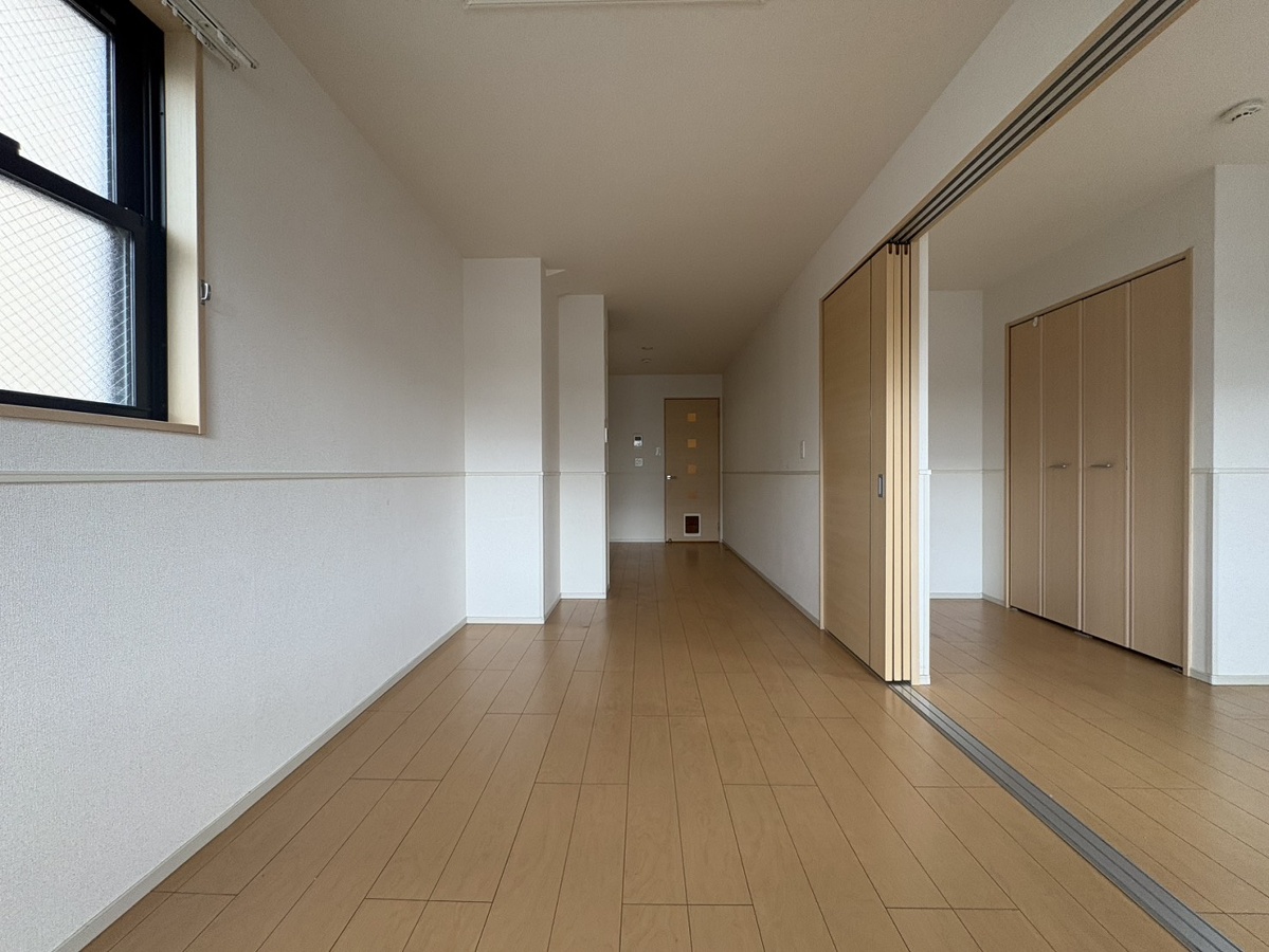リビング 302号室の写真です 写真3
