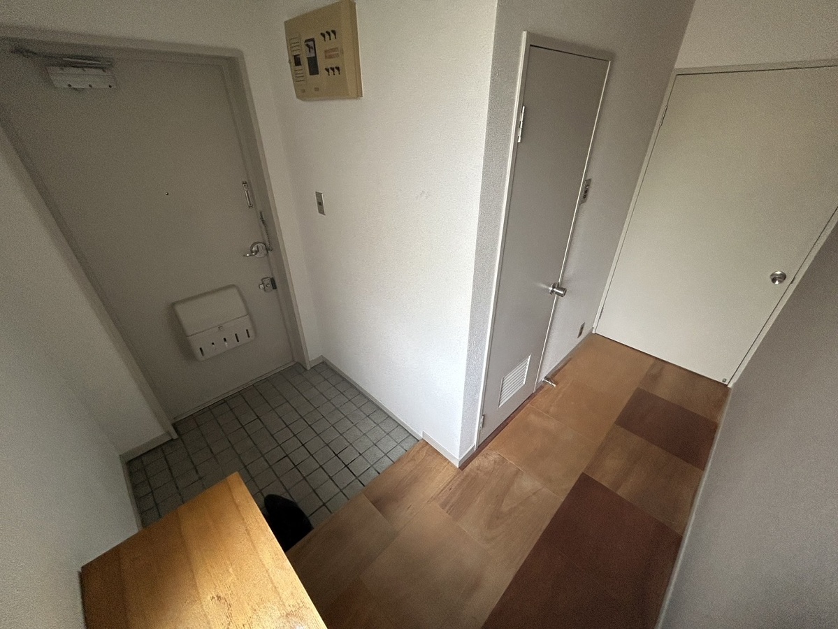 玄関 ※301号室の写真です。 写真11
