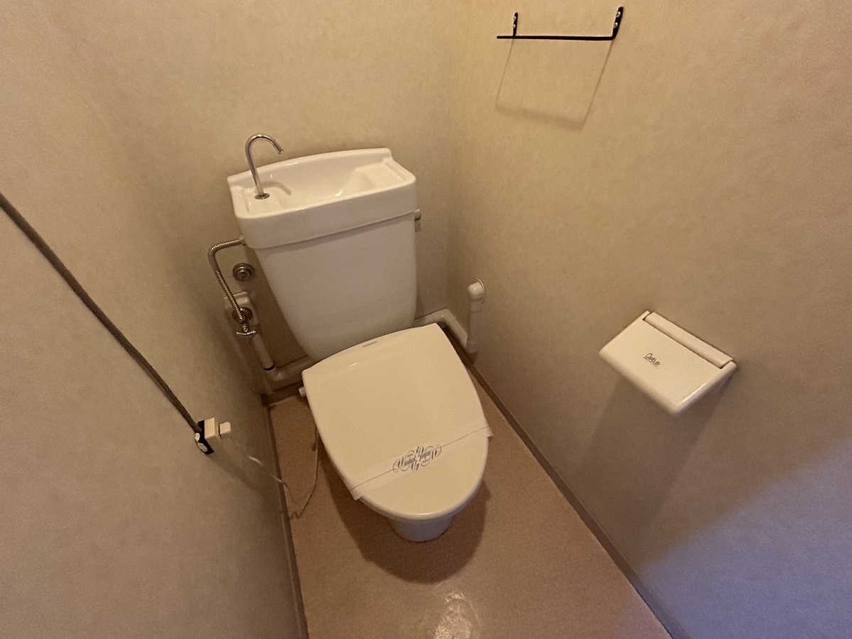 トイレ ※301号室の写真です。 写真18