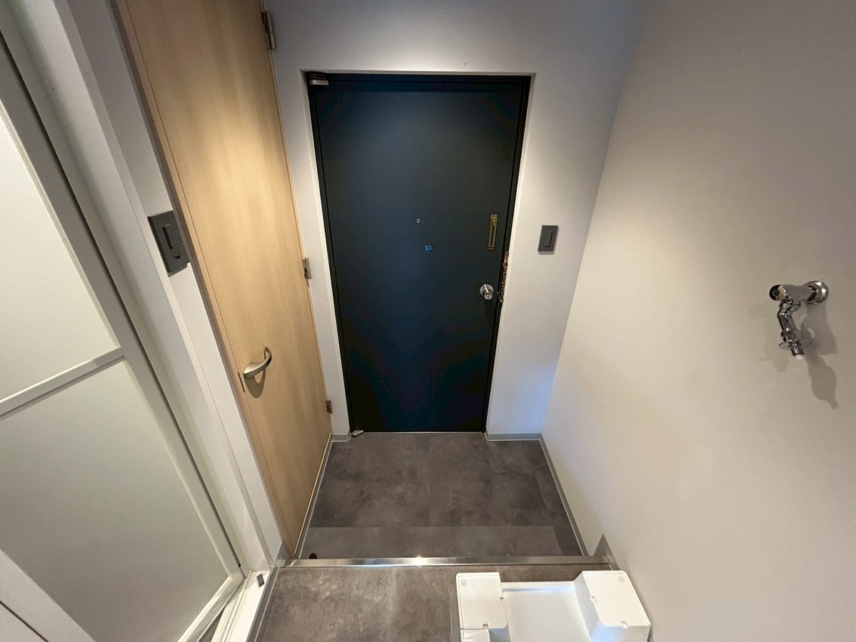 玄関 ※写真は別角部屋 写真11