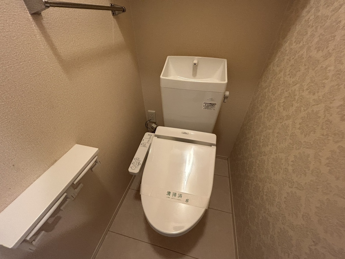トイレ ※203号室の写真です。 写真14