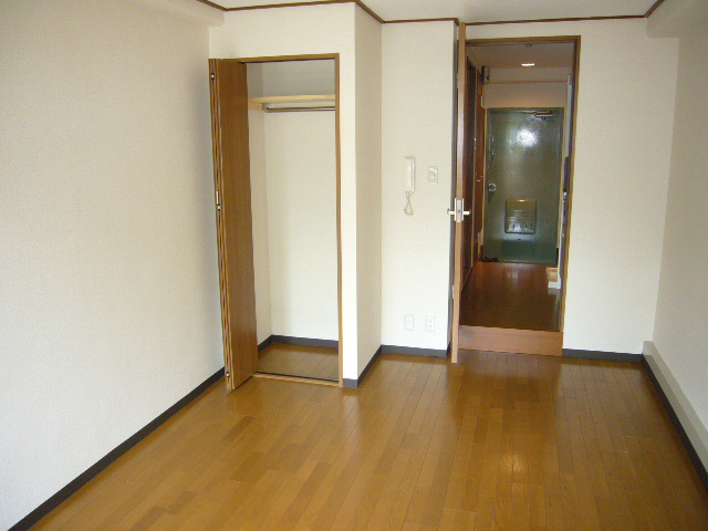 リビング 301号室の写真です 写真4