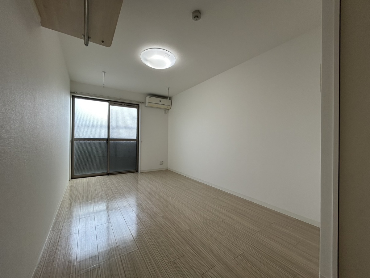 玄関 ※写真は別室(反転) 写真8