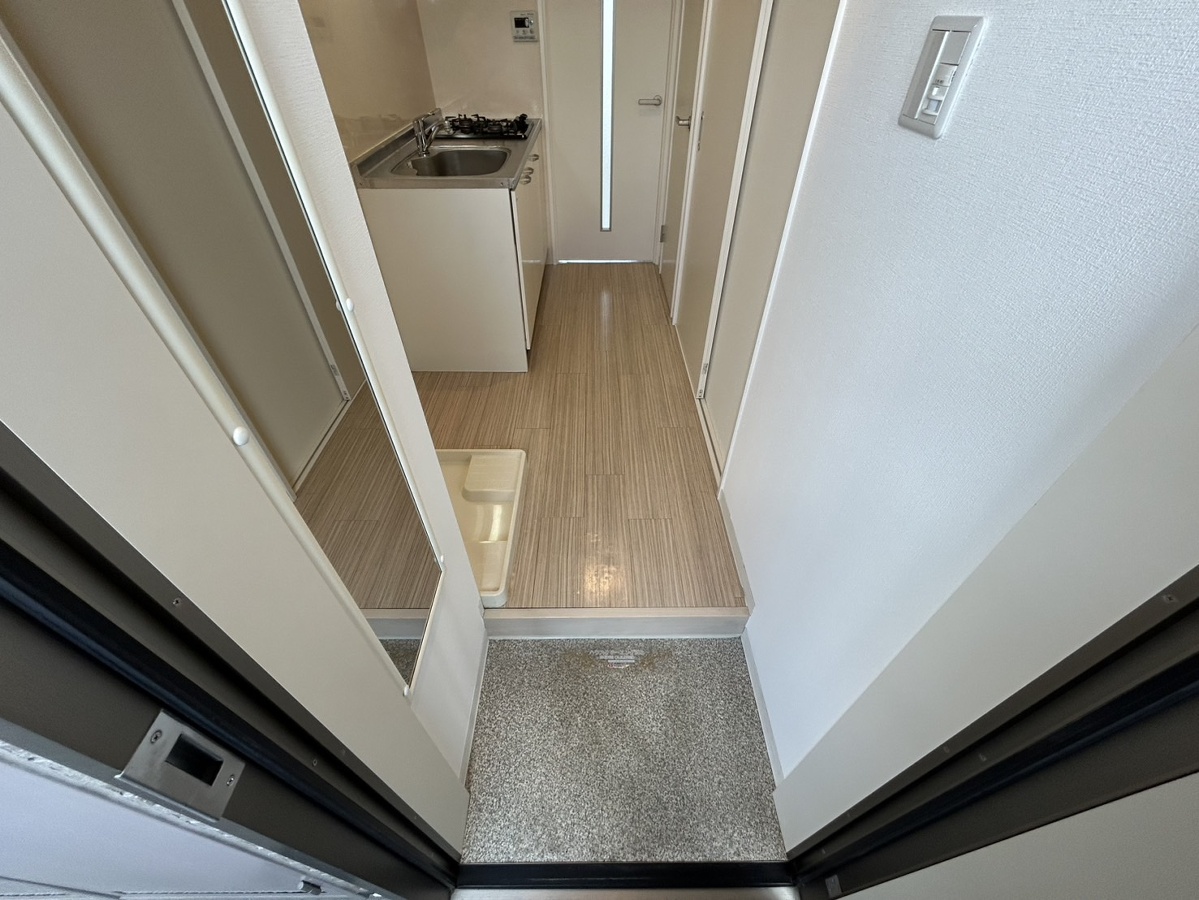 玄関 406号室(反転)の写真です 写真11