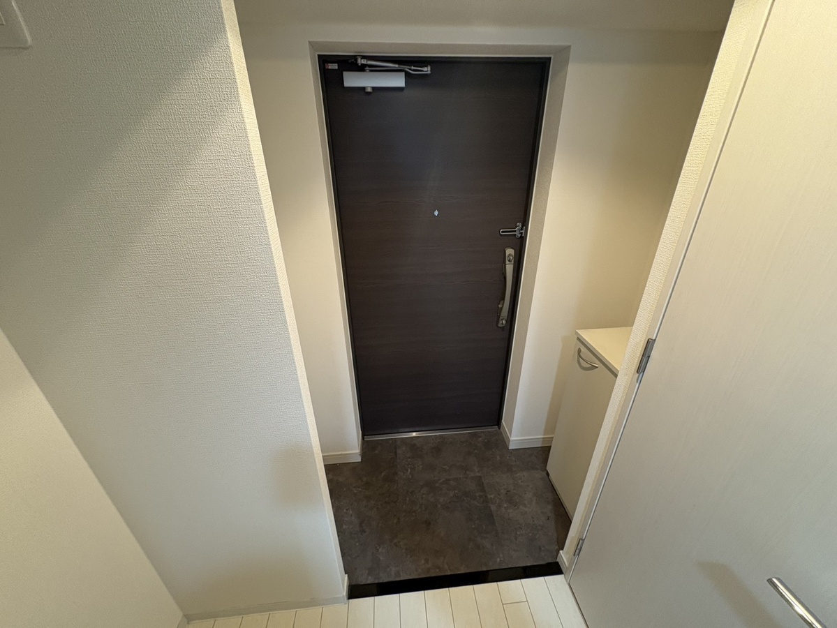 玄関 404号室(反転)の写真です 写真13