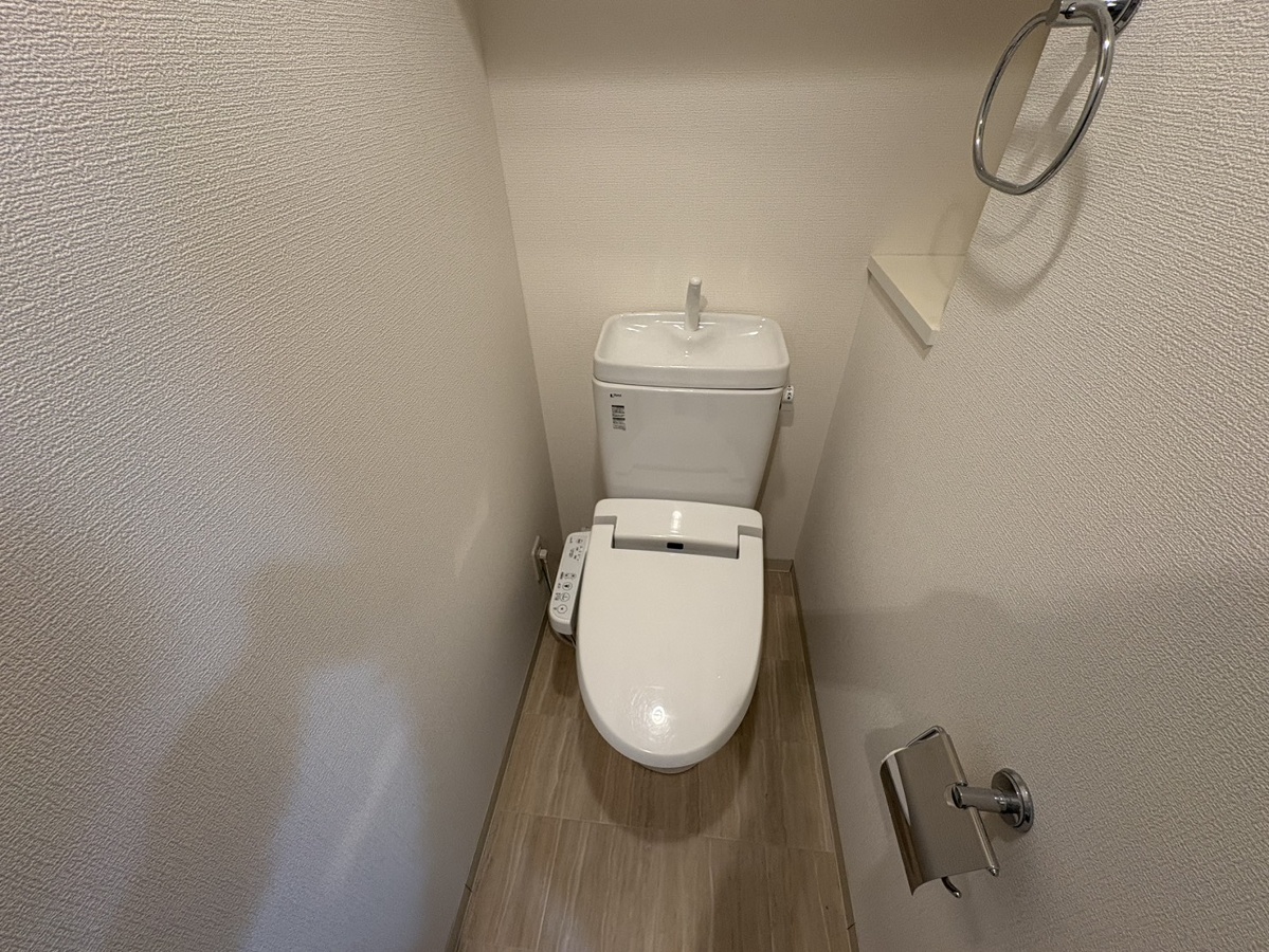 トイレ 404号室(反転)の写真です 写真18