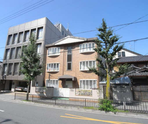 AOI HOUSE
