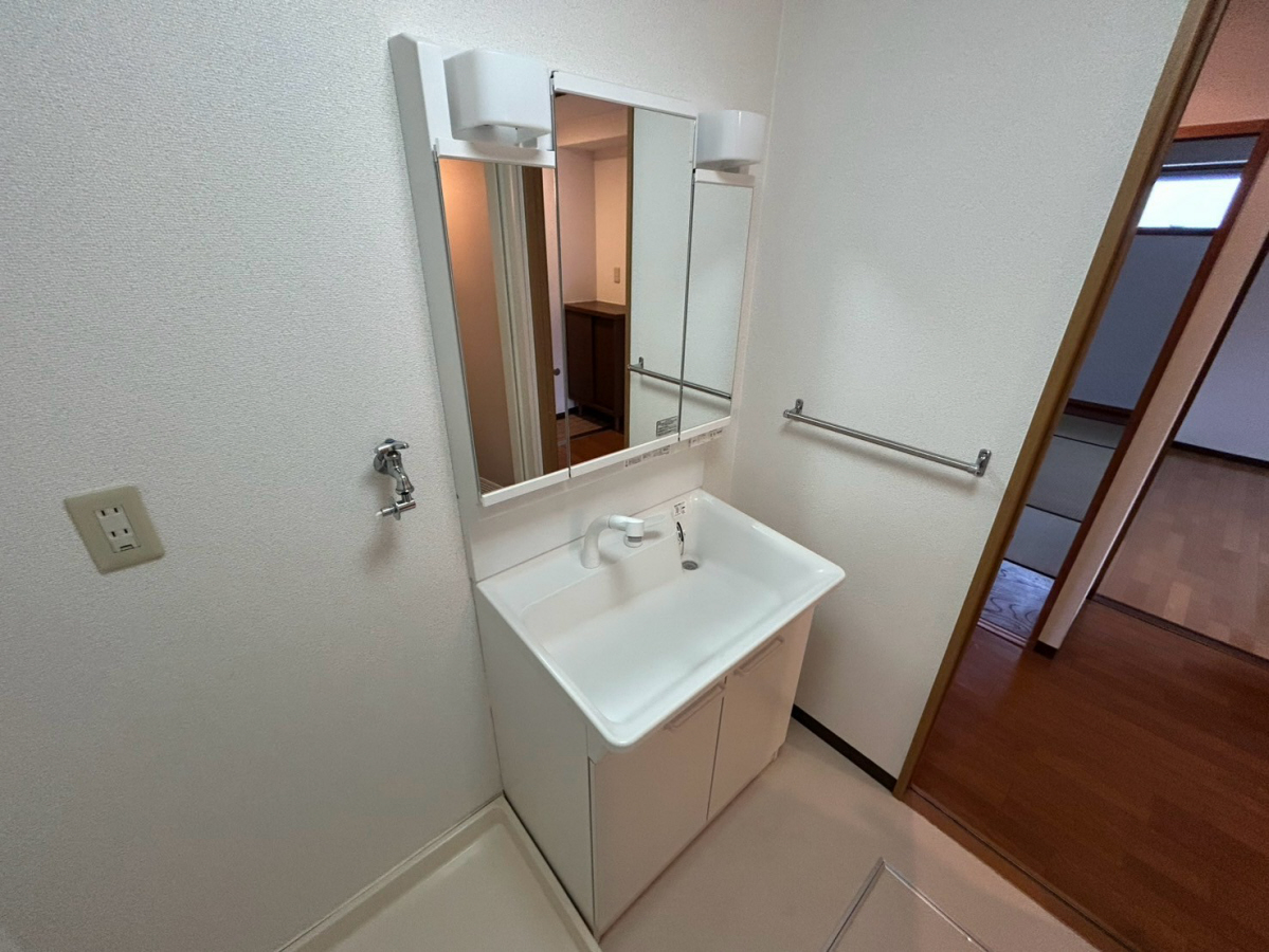 洗面所 303号室の写真です 写真12