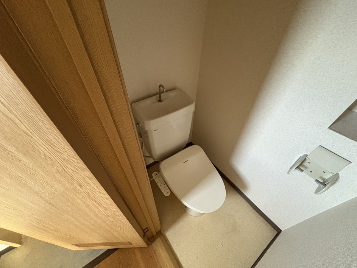 トイレ ※301号室の写真です。 写真18