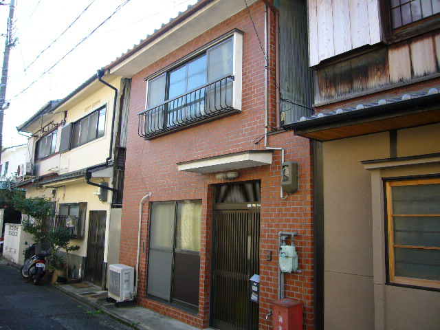 岡崎天王町8貸家