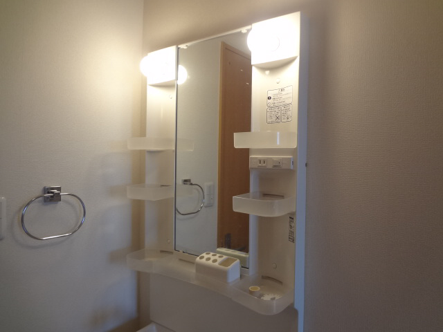 収納 洗面台上部収納 写真12