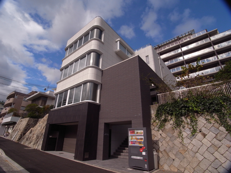 ＳＨＩＮ　ＫＯＢＥ　ＦＩＲＳＴ　ＢＬＤ