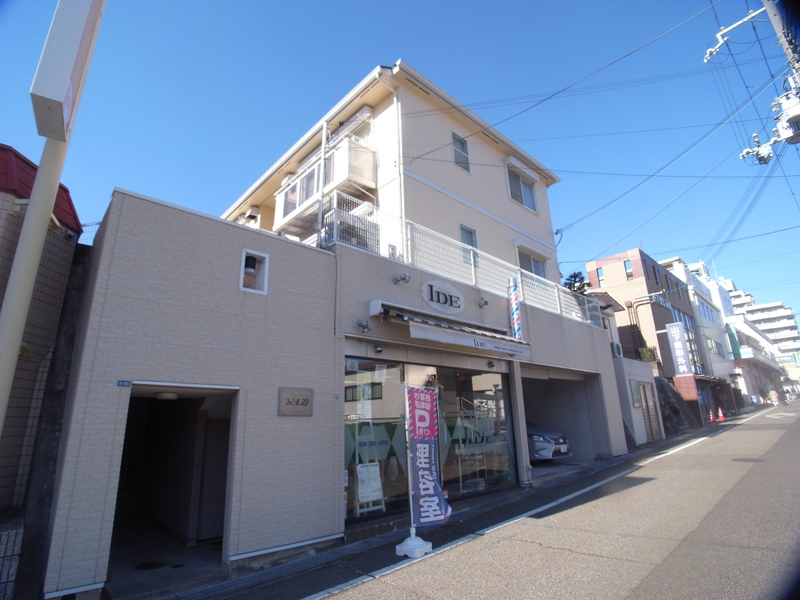 ファミール２３