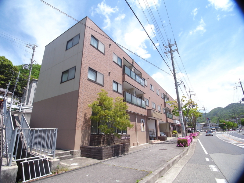 物件番号:1120718107 現地待ち合わせ可能　バルコニー南向き☆ＢＳアンテナ☆駐車場は敷地内♪