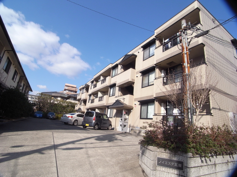 ノイエステ瓦屋