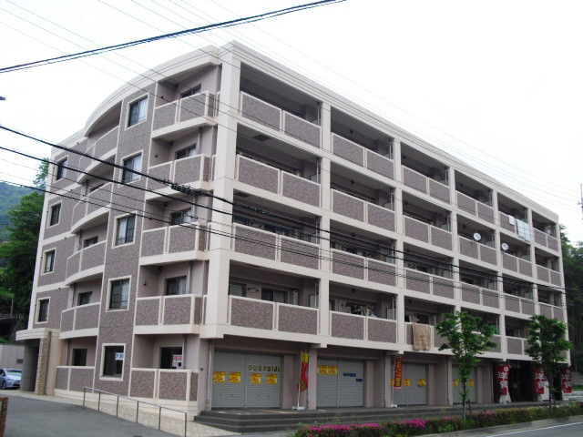 プラティーク谷上