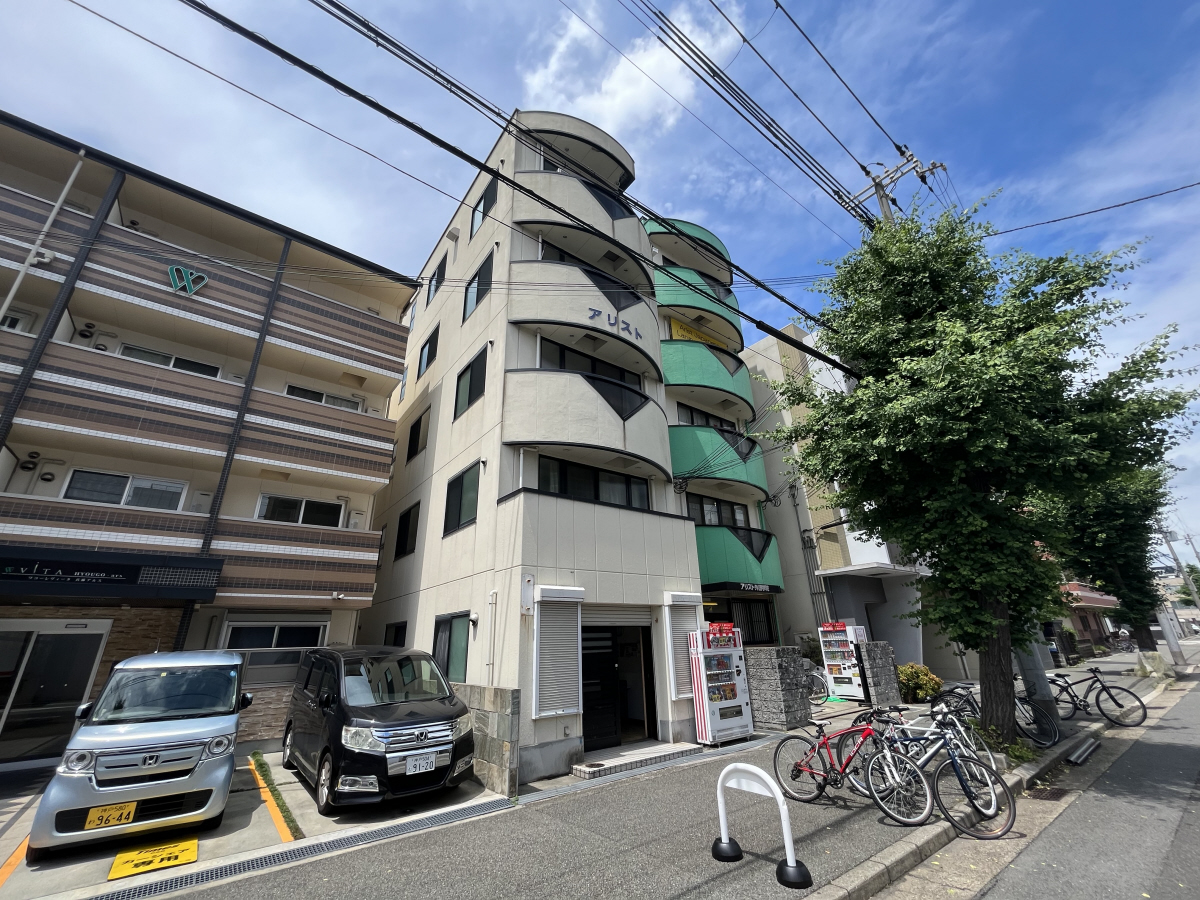 アリストビル