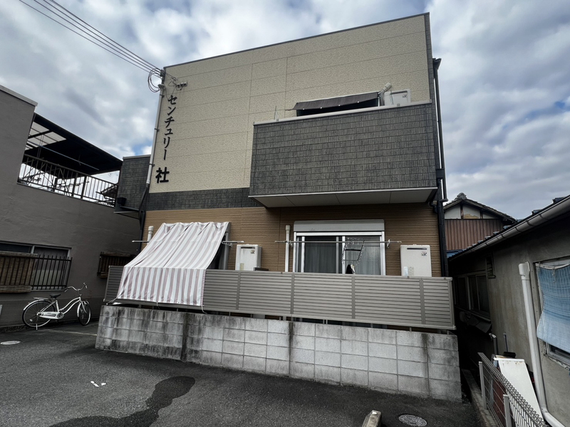 センチュリー社