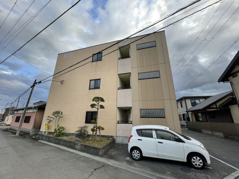 ロイヤルサハホリ