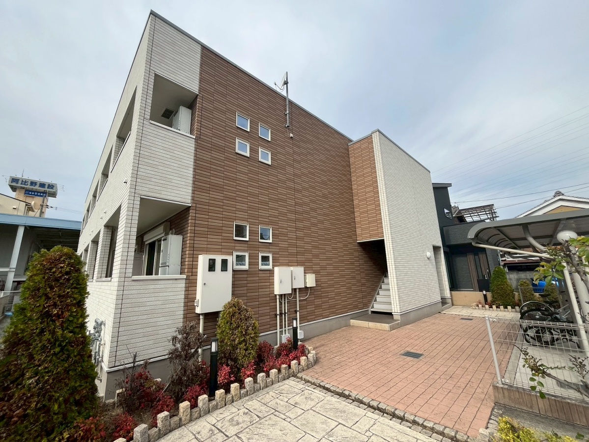 プラシード三宅